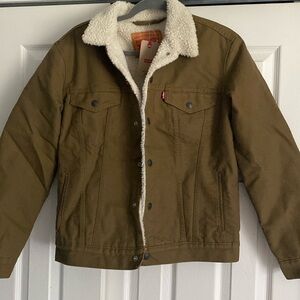 Brand New with tag Levi’s Sherpa Lined Trucker Jacket